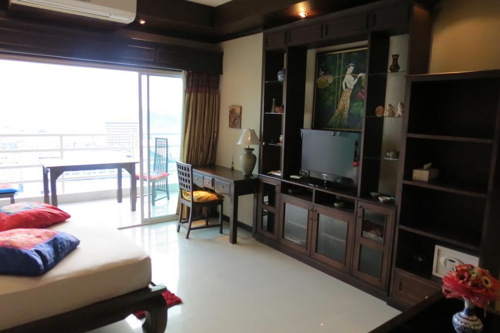 View Talay 6 Suite Apartments Патая Екстериор снимка