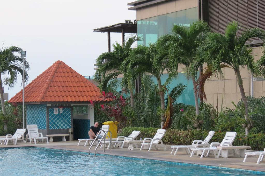 View Talay 6 Suite Apartments Патая Екстериор снимка