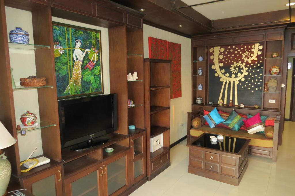 View Talay 6 Suite Apartments Патая Екстериор снимка